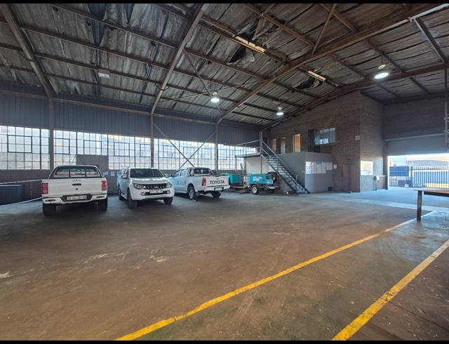 620M² WAREHOUSE FOR SALE IN KNIGHTS